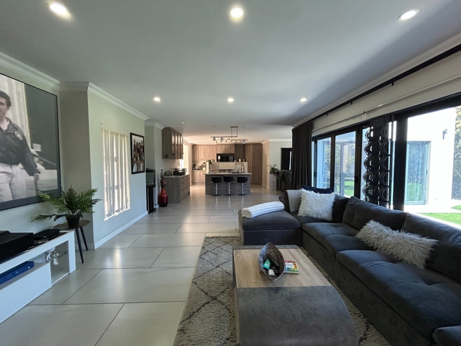 To Let 4 Bedroom Property for Rent in Sandown Western Cape